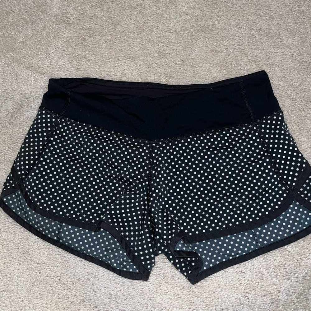 Lululemon black with polka dots speed short 2.5” - size 2